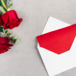 گل رز قرمز و هدیه ولنتاین