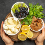 نان و پنیر و انگور