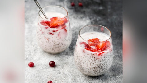 دسر ماست ارگانیک با توت فرنگی