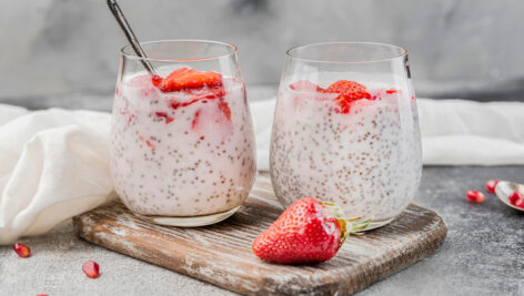 دسر ماست ارگانیک با توت فرنگی